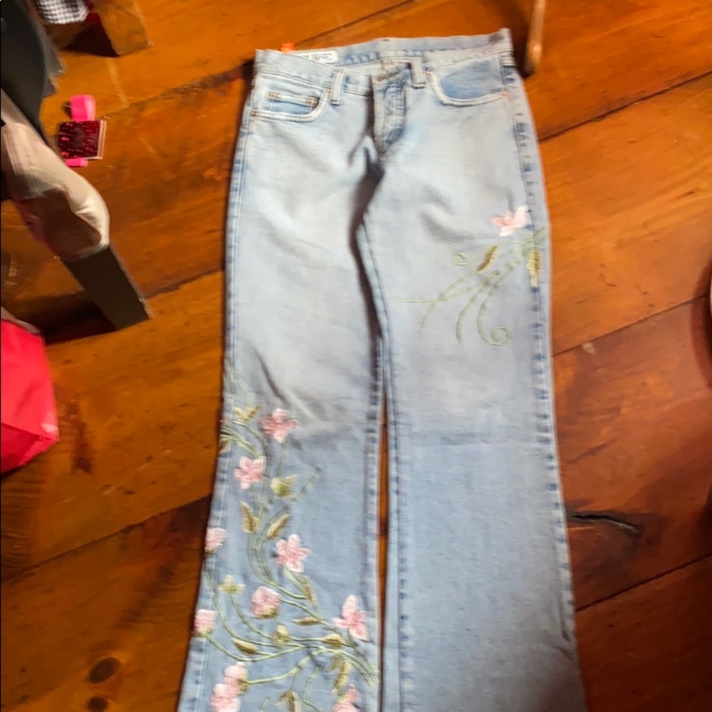 Boutique Jeans with pink embroidered detail